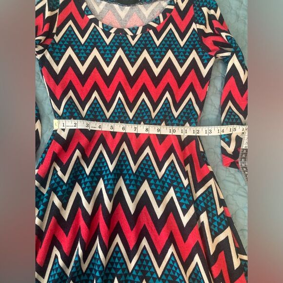 PEACH LOVE CREAM CALIFORNIA Chevron Dress Blue Pink Black White Size M - Picture 5 of 9